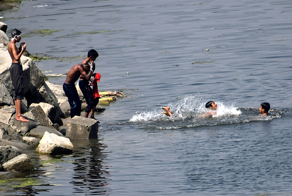 বগুড়ায় দাবদাহে বাড়ছে রোগের প্রকোপ