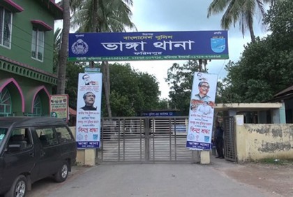 রিমান্ডে স্বর্ণ ছিনতাইয়ের কথা স্বীকার করলেন সেই পুলিশ কর্মকর্তা