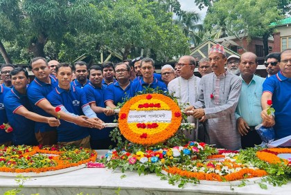 বঙ্গবন্ধুর সমাধিতে পার্লামেন্ট জার্নালিস্ট এসোসিয়েশনের শ্রদ্ধা