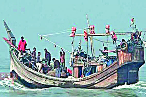 আজ রাতে সাগরে মাছ ধরতে যাবেন অর্ধ লাখ জেলে