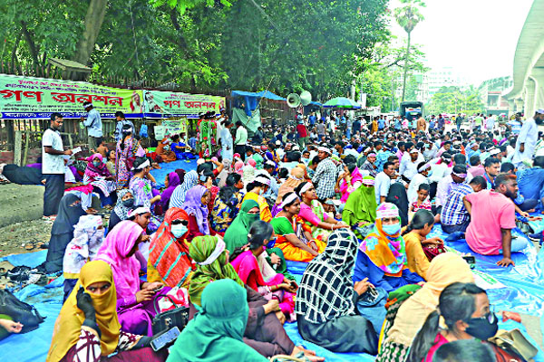 তিন দফা দাবিতে গণঅনশন