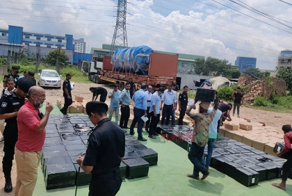 কনটেইনার বোঝাই বিদেশি মদ উদ্ধার, আটক দুই