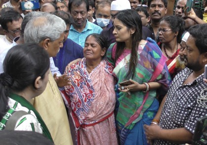 নড়াইলে ক্ষতিগ্রস্তদের বাড়িঘর পরিদর্শন বিএনপি প্রতিনিধিদলের