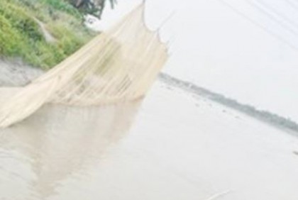হালদা নদীতে অভিযানে ঘেরা জাল জব্দ