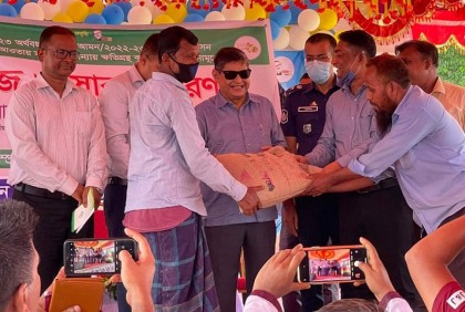ব্রাহ্মণবাড়িয়ায় ১২শ কৃষকের মধ্যে বিনামূল্যে সার ও বীজ বিতরণ