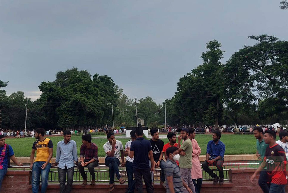 ভর্তিচ্ছুদের পদচারণায় মুখরিত রাজশাহী বিশ্ববিদ্যালয় 