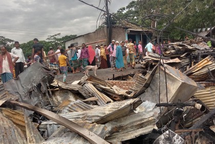তালতলীতে ৮ দোকান আগুনে পুড়ে ছাই