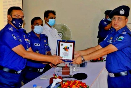 বিভিন্ন ক্যাটাগরিতে পুরস্কৃত হলেন জেলা পুলিশের ৪৫ সদস্য