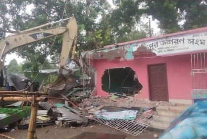 সিরাজগঞ্জে দুই শতাধিক অবৈধ স্থাপনা উচ্ছেদ