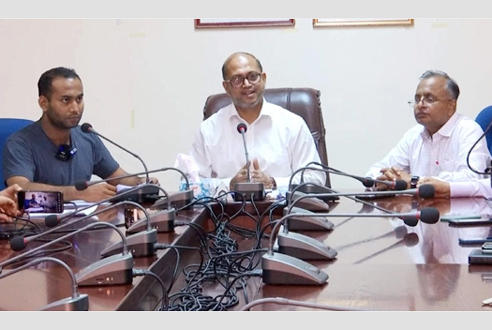 রেল কর্মকর্তাদের আশ্বাসে আন্দোলন স্থগিত করলেন রনি

