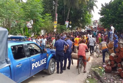ঝিনাইদহে বাসের ধাক্কায় প্রাণ গেল মাছ ব্যবসায়ীর