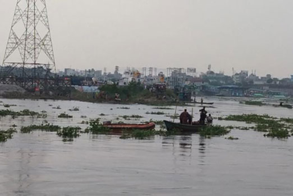 সিলেটে নৌকাডুবি : স্ত্রীর লাশ উদ্ধার, এখনো খোঁজ মিলেনি স্বামীর

