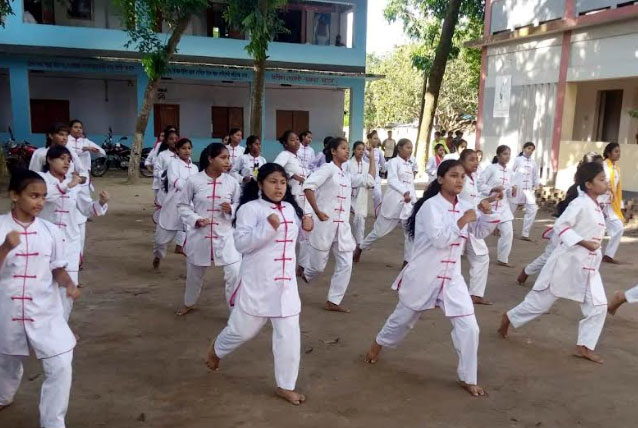 দিনাজপুরে নারীদের আত্মরক্ষা ও সহিংসতা 
প্রতিরোধে মার্শাল আর্ট বিষয়ক প্রশিক্ষণ