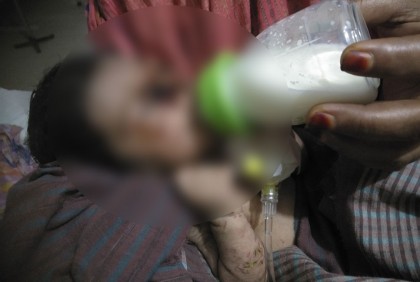 ধান ক্ষেতে কুড়িয়ে পাওয়া শিশুটি ভালো আছে