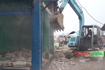 চরভদ্রাসনে অবৈধ স্থাপনা উচ্ছেদে অভিযান