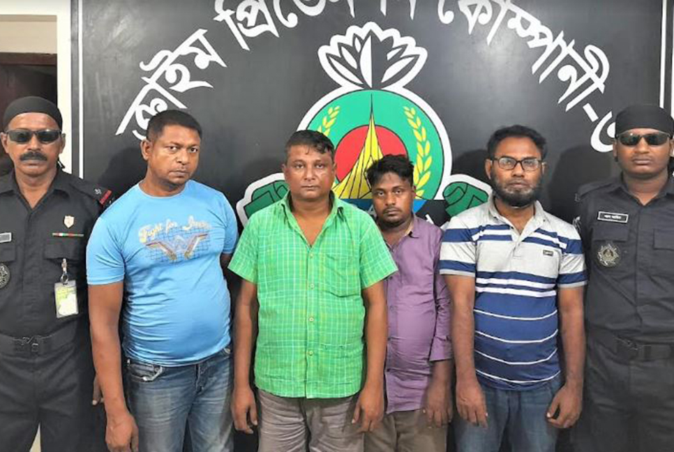 টাঙ্গাইলে চার ছিনতাইকারী আটক