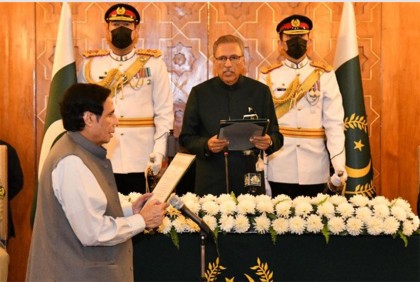 মুখ্যমন্ত্রীর শপথ নিলেন ইলাহি, শাহবাজ পুত্রের জন্য ‘কঠোর আঘাত’