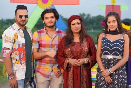 ‘ভাল্লাগে’ গানের শিল্পী-কলাকুশলীদের মিলনমেলা
