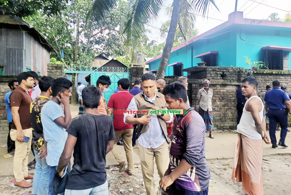 শিশুর কান্নার শব্দে বাবার লাশের খোঁজ, মা আত্মগোপনে

