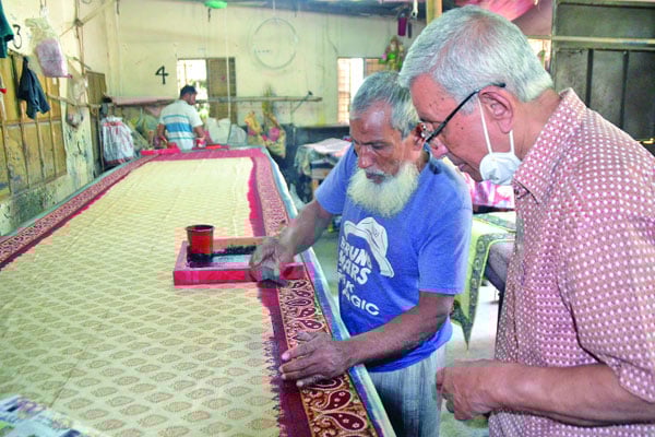 চাহিদা বাড়ছে কুমিল্লার খাদির