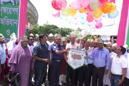 লক্ষীপুরে বৃক্ষরোপণ অভিযান ও বৃক্ষমেলার উদ্বোধন