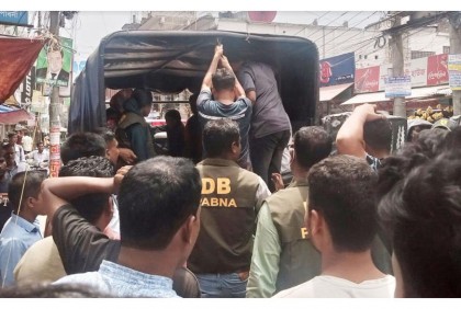 পাবনায় আবাসিক হোটেলে অভিযানে আটক ১০ 