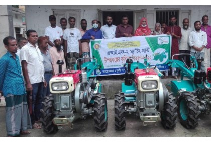 ফুলপুরে কৃষিযন্ত্র বিতরণ 