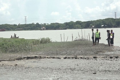 কীর্তনখোলা নদী থেকে অজ্ঞাত নারীর লাশ উদ্ধার