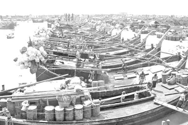 বঙ্গোপসাগরে ট্রলার ডাকাতি, আহত ৩০