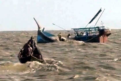 বঙ্গোপসাগরে মাছ ধরা ট্রলারে গণডাকাতি