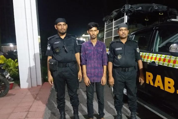 গুরুদাসপুরে ইয়াবাসহ যুবক আটক