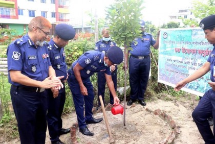 ট্যুরিস্ট পুলিশের সবজি চাষ ও বৃক্ষরোপণ কর্মসূচি