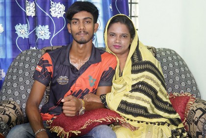 ৬ মাস প্রেমের পর কলেজ শিক্ষিকাকে বিয়ে করলেন শিক্ষার্থী