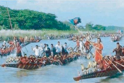 মেঘনায় ঐতিহ্যবাহী নৌকা বাইচ প্রতিযোগিতা