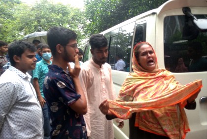শাবিতে এসে অঝরে কাঁদলেন বুলবুলের মা