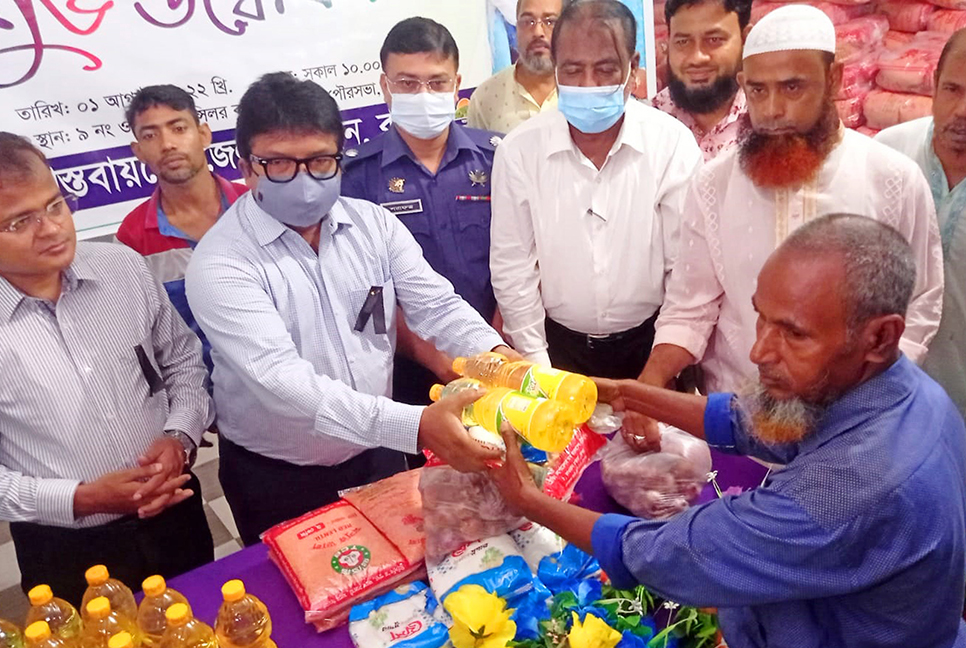 বগুড়ায় টিসিবির পণ্য বিতরণ শুরু  