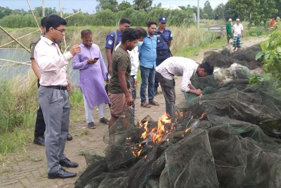 কালিয়াকৈরে অবৈধ জাল জব্দ