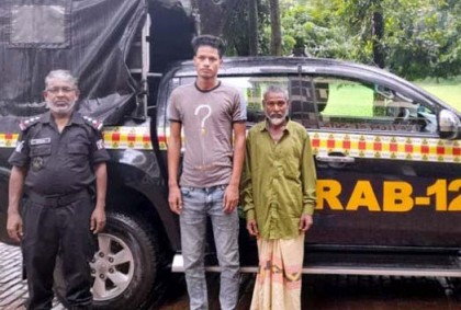 বগুড়ায় গাঁজা ও ফেনসিডিলসহ 
দুই বাসযাত্রী গ্রেফতার