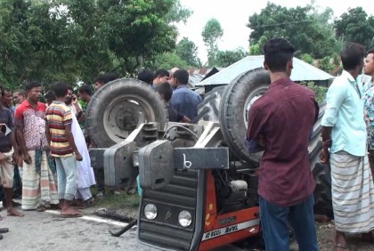 নীলফামারীতে সড়ক দুর্ঘটনায় নিহত ২ 