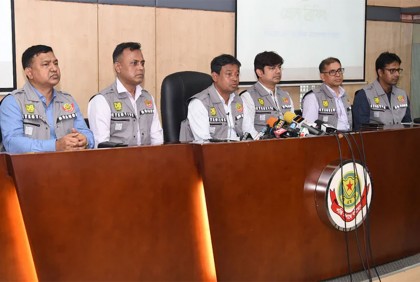 ‘ভুয়া ডিবির’ দৌরাত্ম্য রোধে নতুন পোশাক এনেছে ডিবি, যেভাবে যাবে চেনা