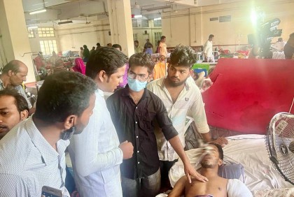 মীরসরাইয়ে রেল দুর্ঘটনায় আহতদের পাশে জাতীয় ছাত্রসমাজ


