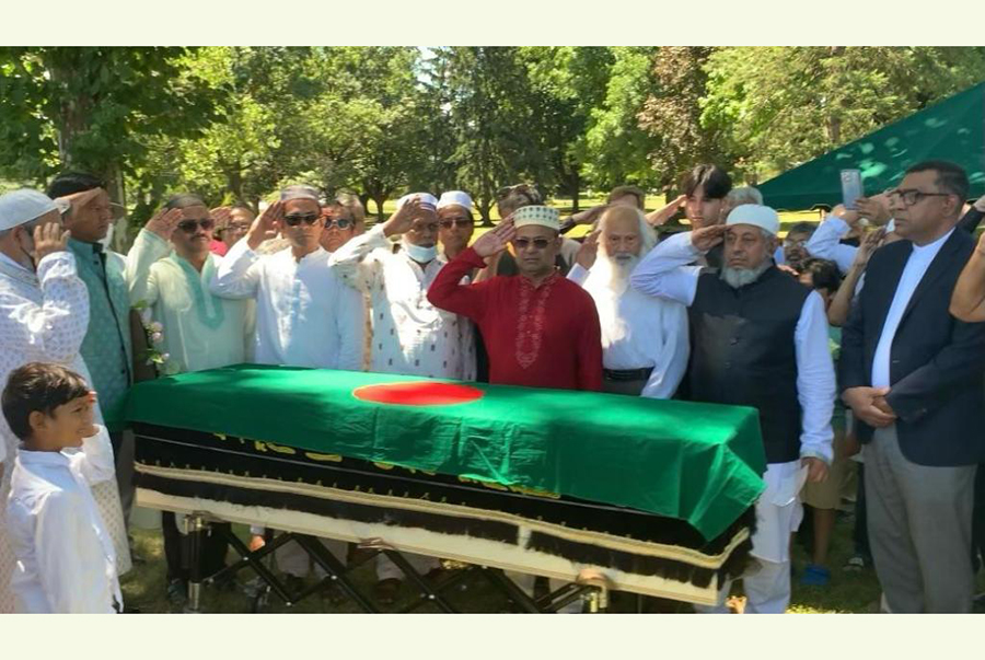 বিরোচিত অভিবাদন রওশন আরা বেনুর কফিনে 
