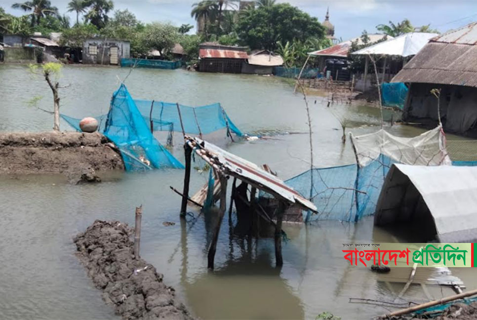 ১৩ দিনেও দুর্ভোগ কমেনি শ্যামনগরের দুর্গত মানুষের