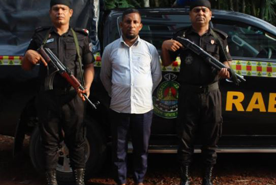 নোয়াখালীতে হত্যা মামলার পলাতক আসামি গ্রেফতার 