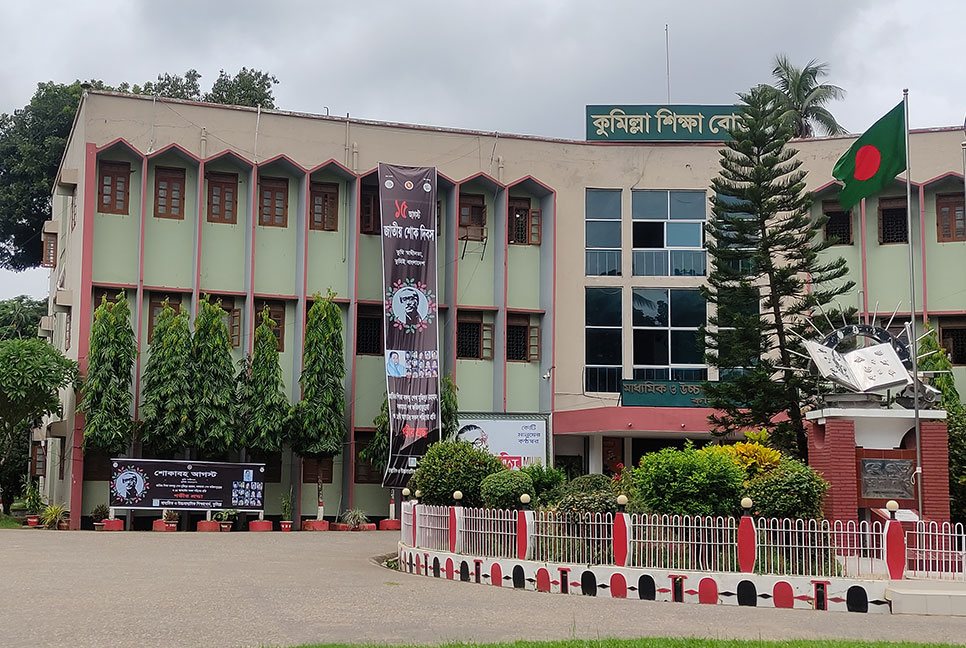 শিক্ষা বোর্ডের নির্দেশ অমান্য ও অনিয়মের অভিযোগ সভাপতির বিরুদ্ধে