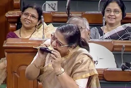 লোকসভায় বক্তৃতায় কাঁচা বেগুনে কামড় বসালেন তৃণমূল এমপি