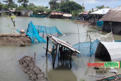 ১৩ দিনেও দুর্ভোগ কমেনি শ্যামনগরের দুর্গত মানুষের