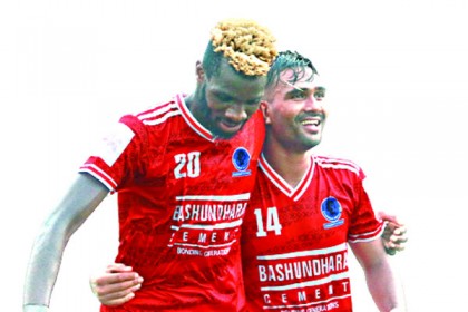 জয়ে মৌসুম শেষ রাসেলের