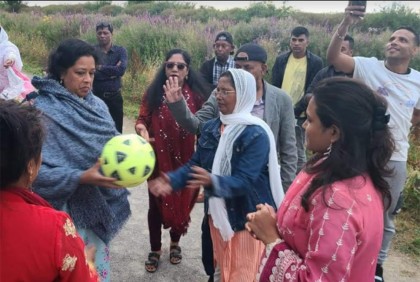 আনন্দ ভ্রমণে ফ্রান্স স্বরলিপি সাংস্কৃতিক শিল্পীগোষ্ঠী 