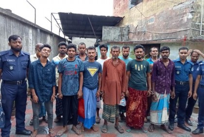 বেনাপোল সীমান্তের বিভিন্ন স্থান থেকে গ্রেফতার ১৪